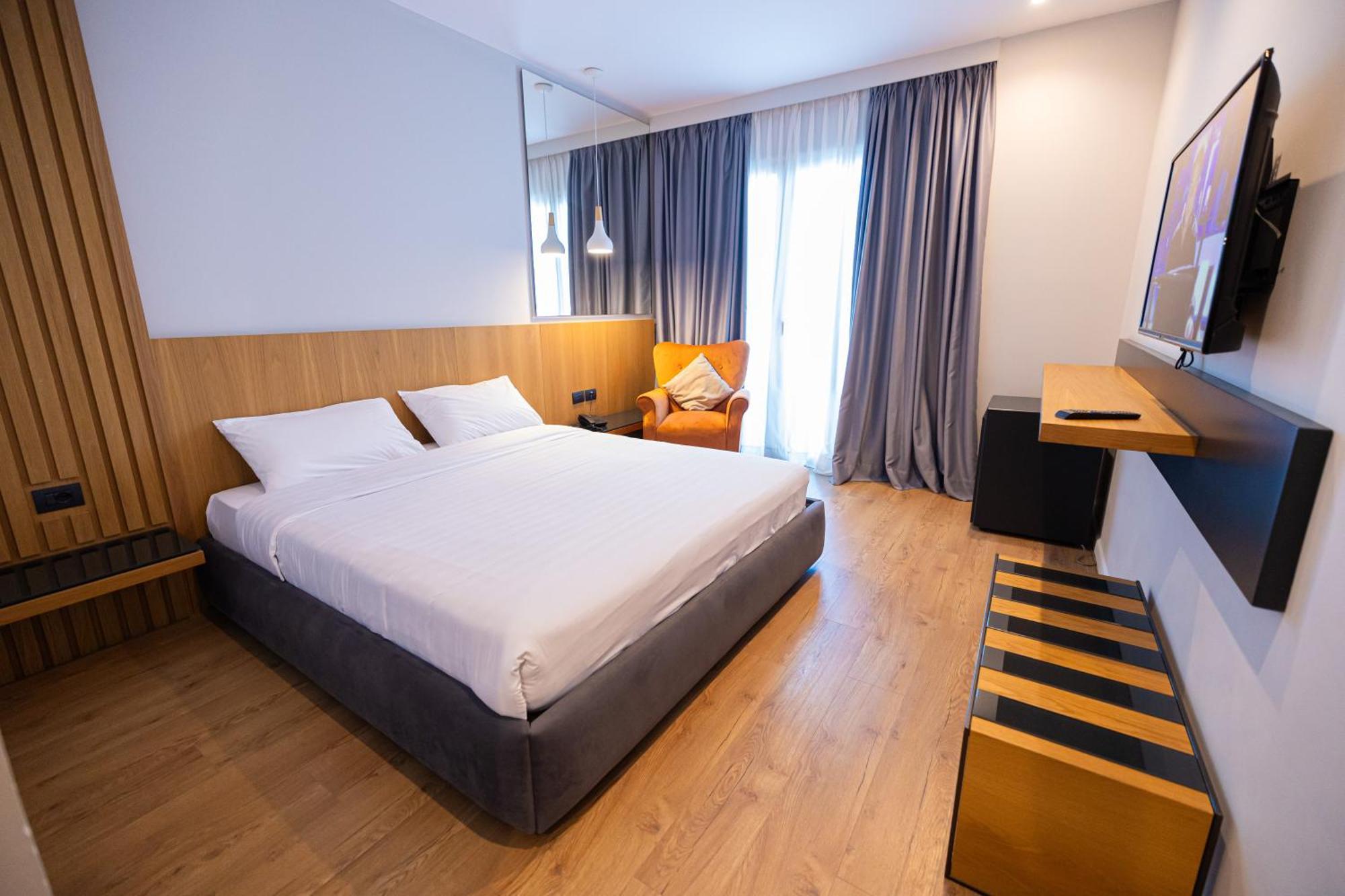 Duka Hotel Vlorë Екстериор снимка