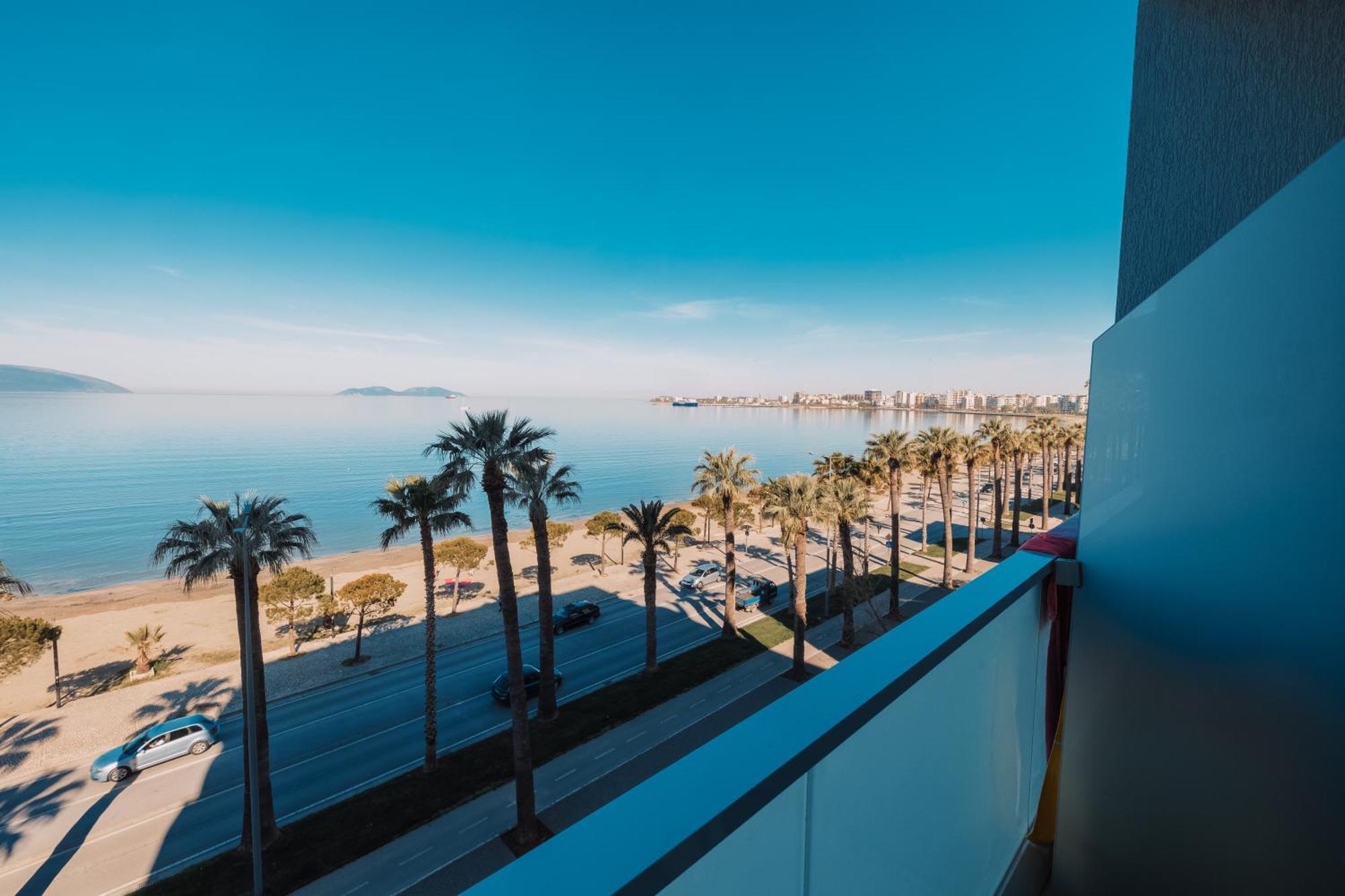 Duka Hotel Vlorë Екстериор снимка