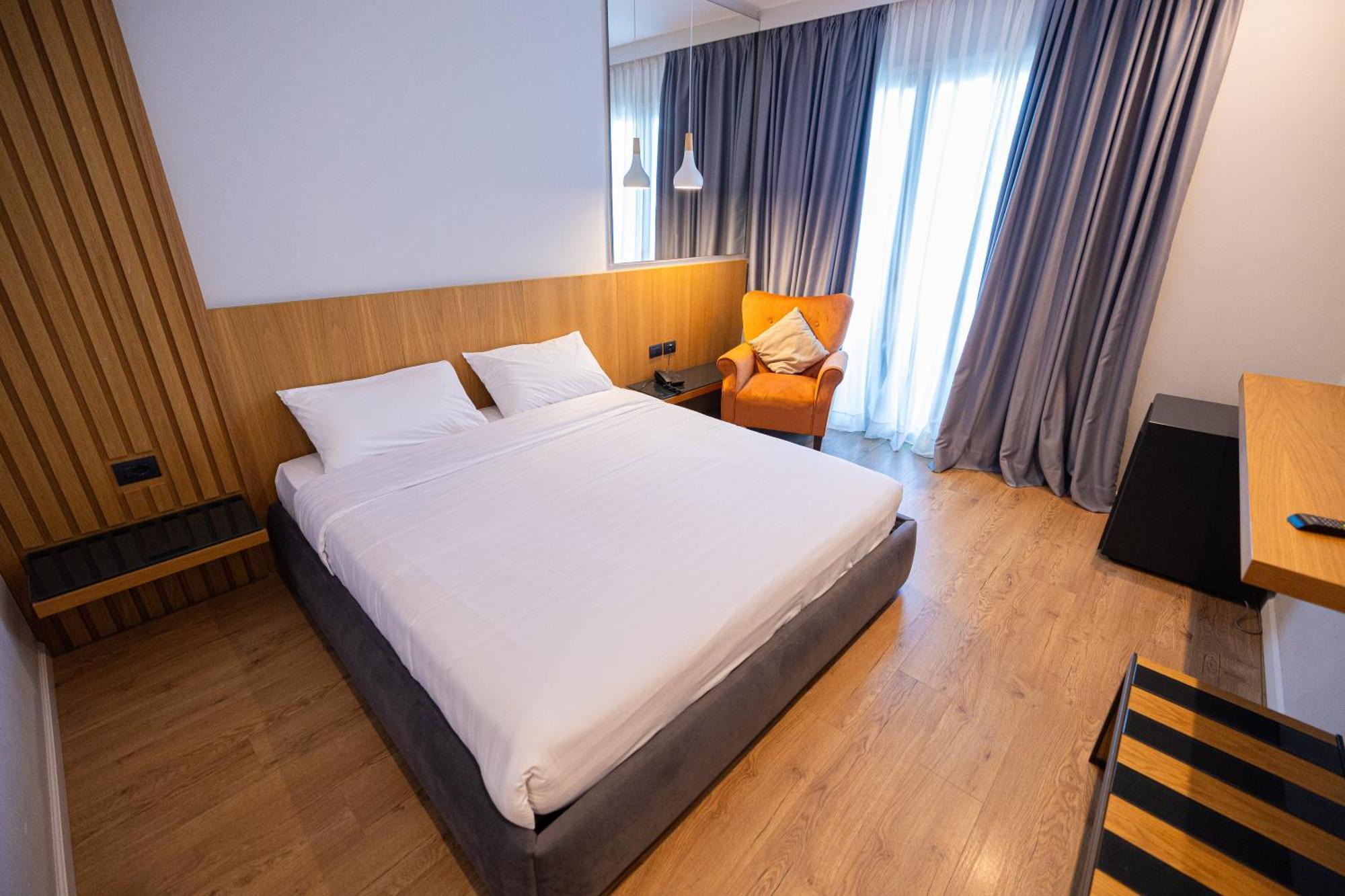Duka Hotel Vlorë Екстериор снимка