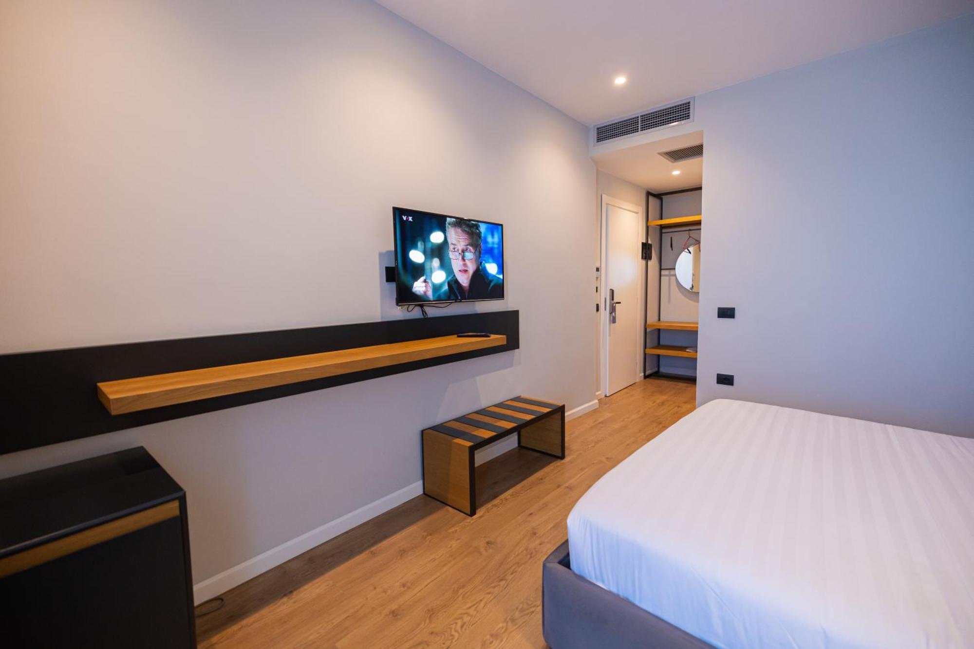 Duka Hotel Vlorë Екстериор снимка
