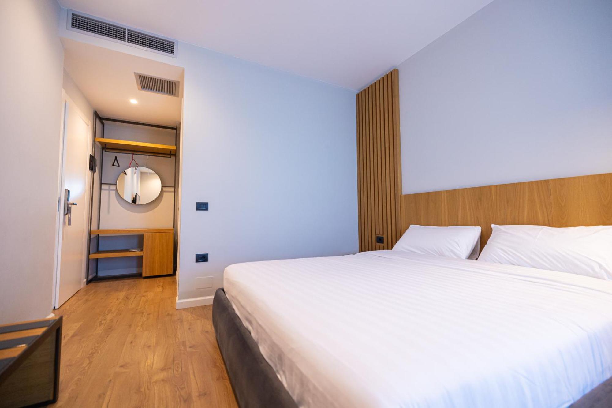 Duka Hotel Vlorë Екстериор снимка