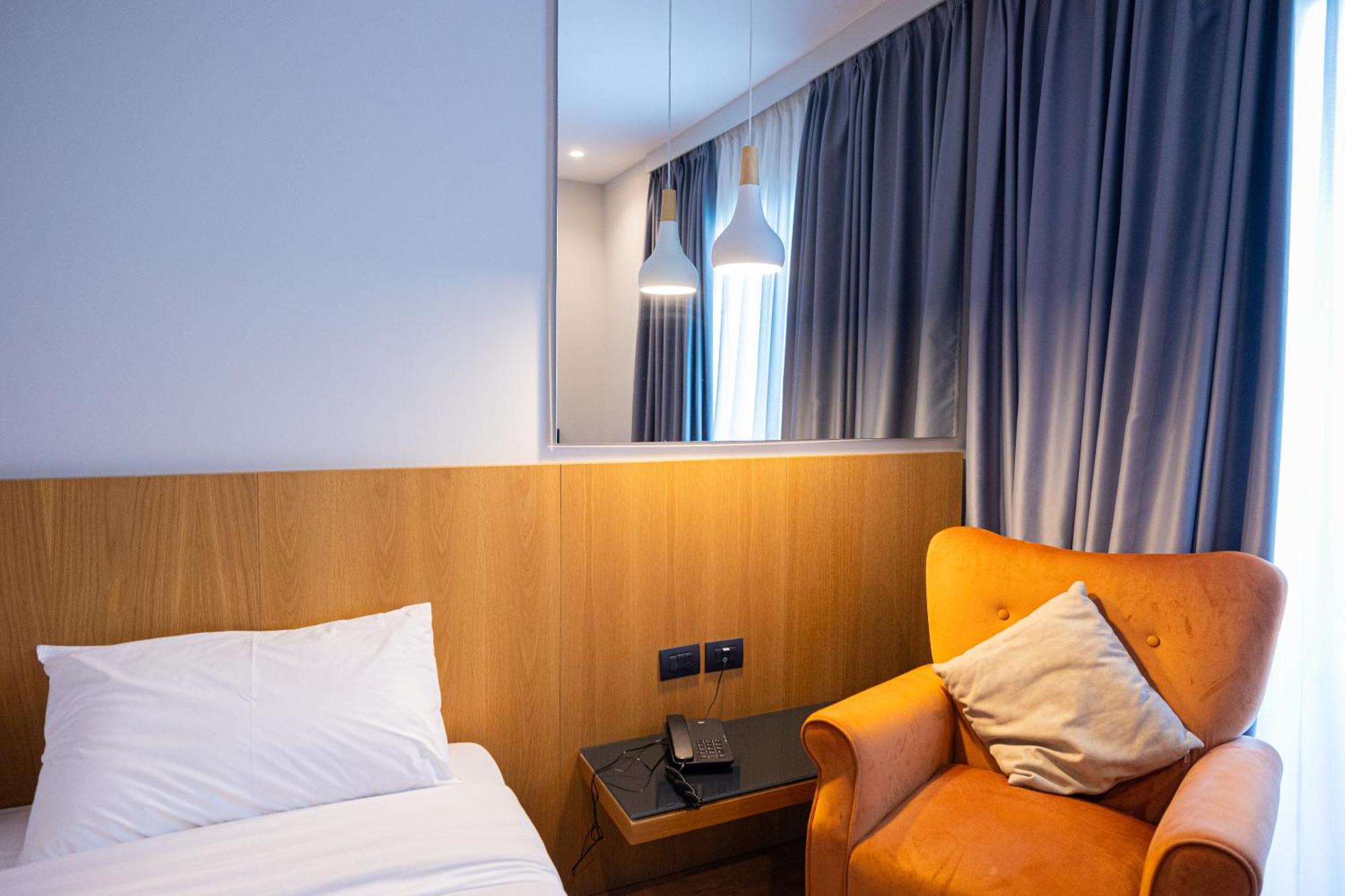 Duka Hotel Vlorë Екстериор снимка