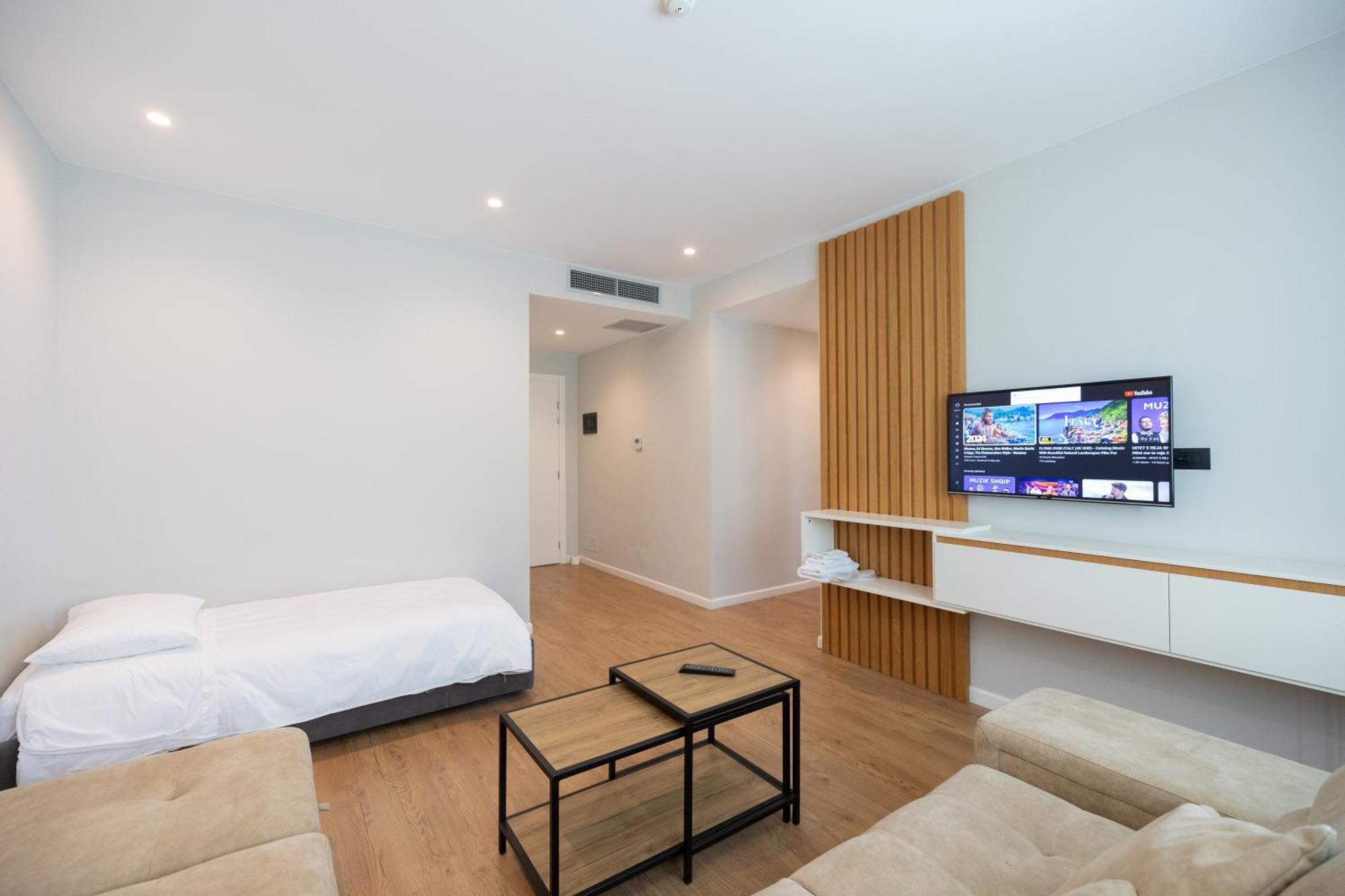 Duka Hotel Vlorë Екстериор снимка