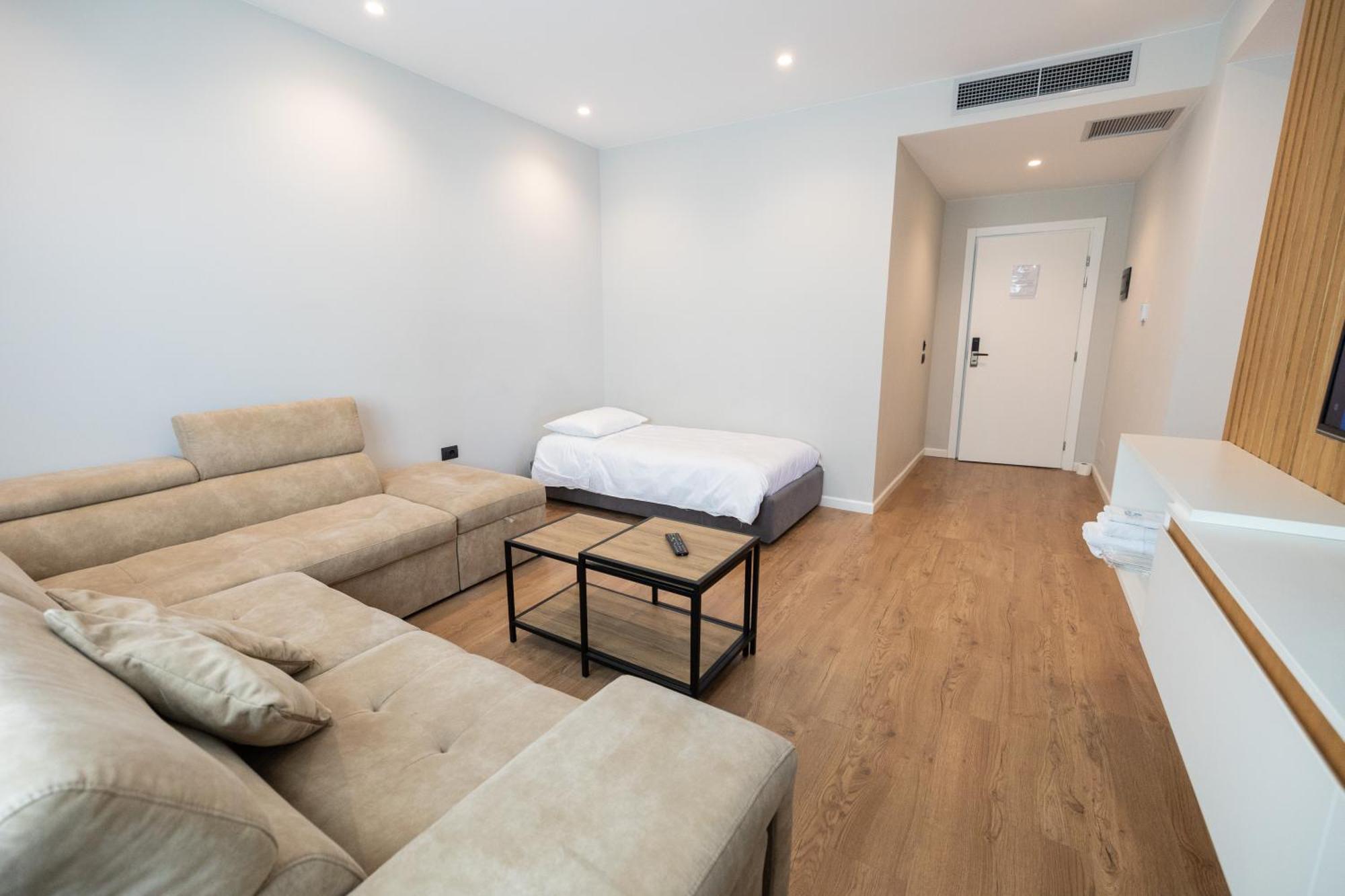 Duka Hotel Vlorë Екстериор снимка