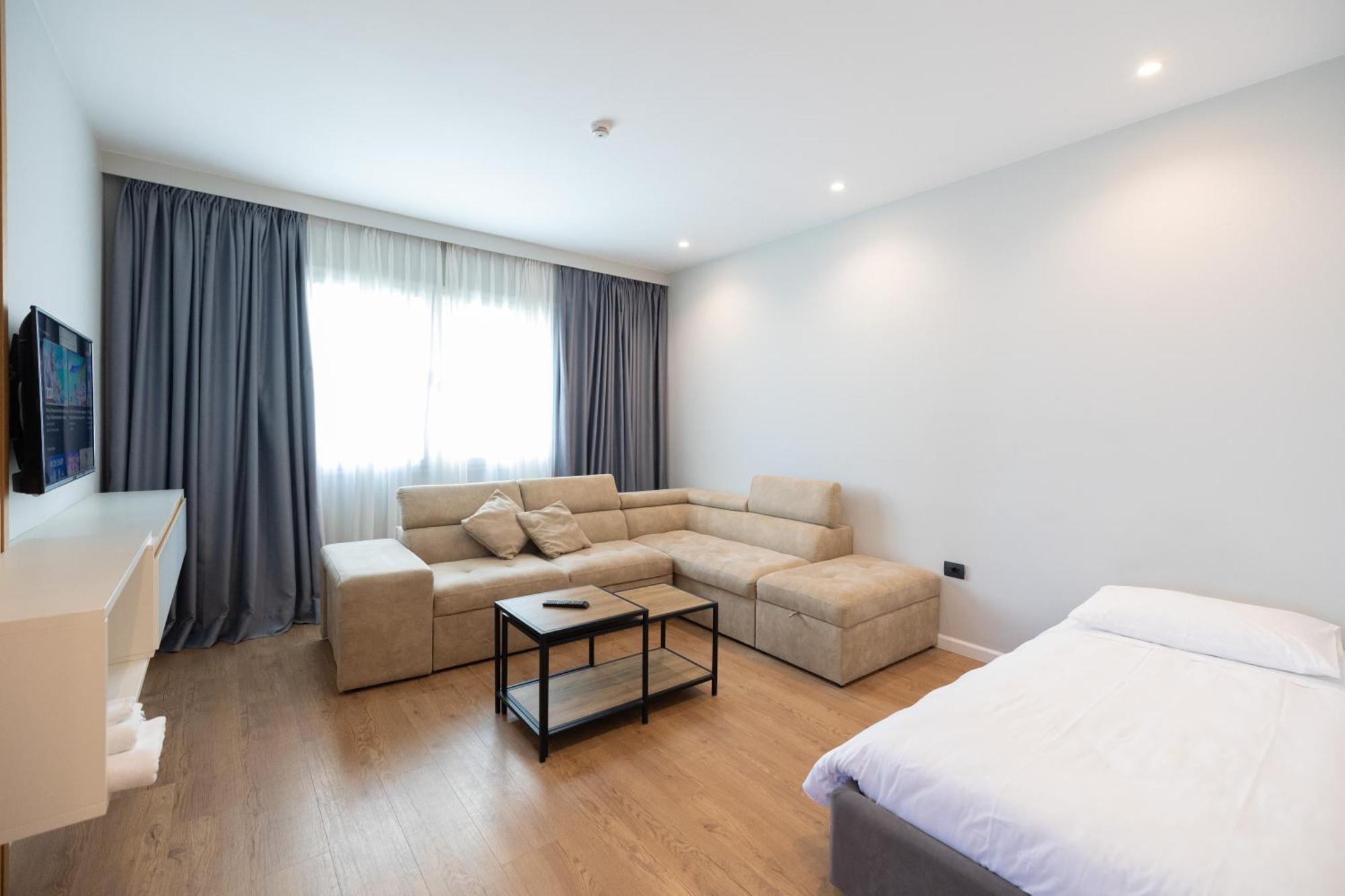 Duka Hotel Vlorë Екстериор снимка