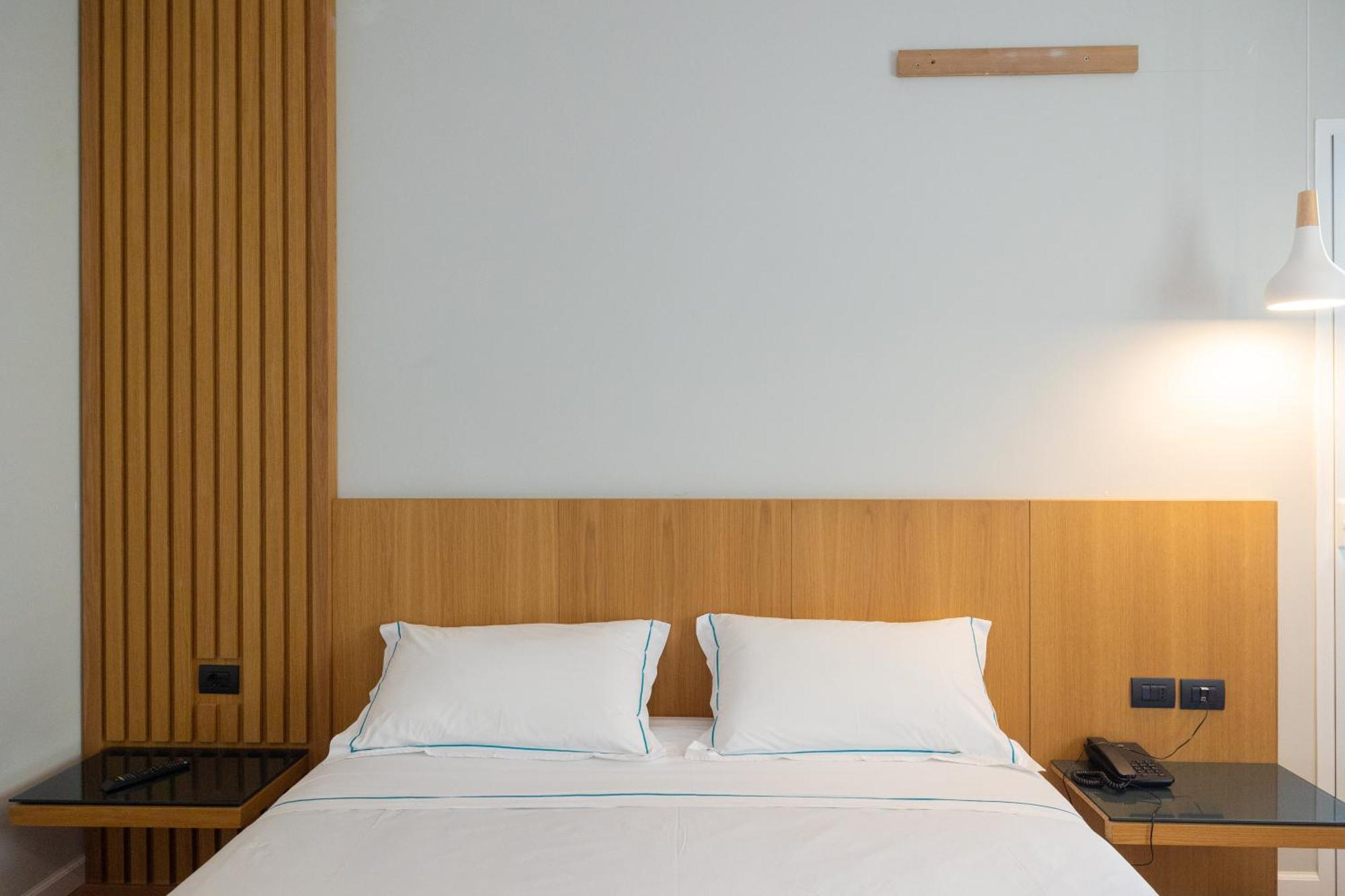 Duka Hotel Vlorë Екстериор снимка