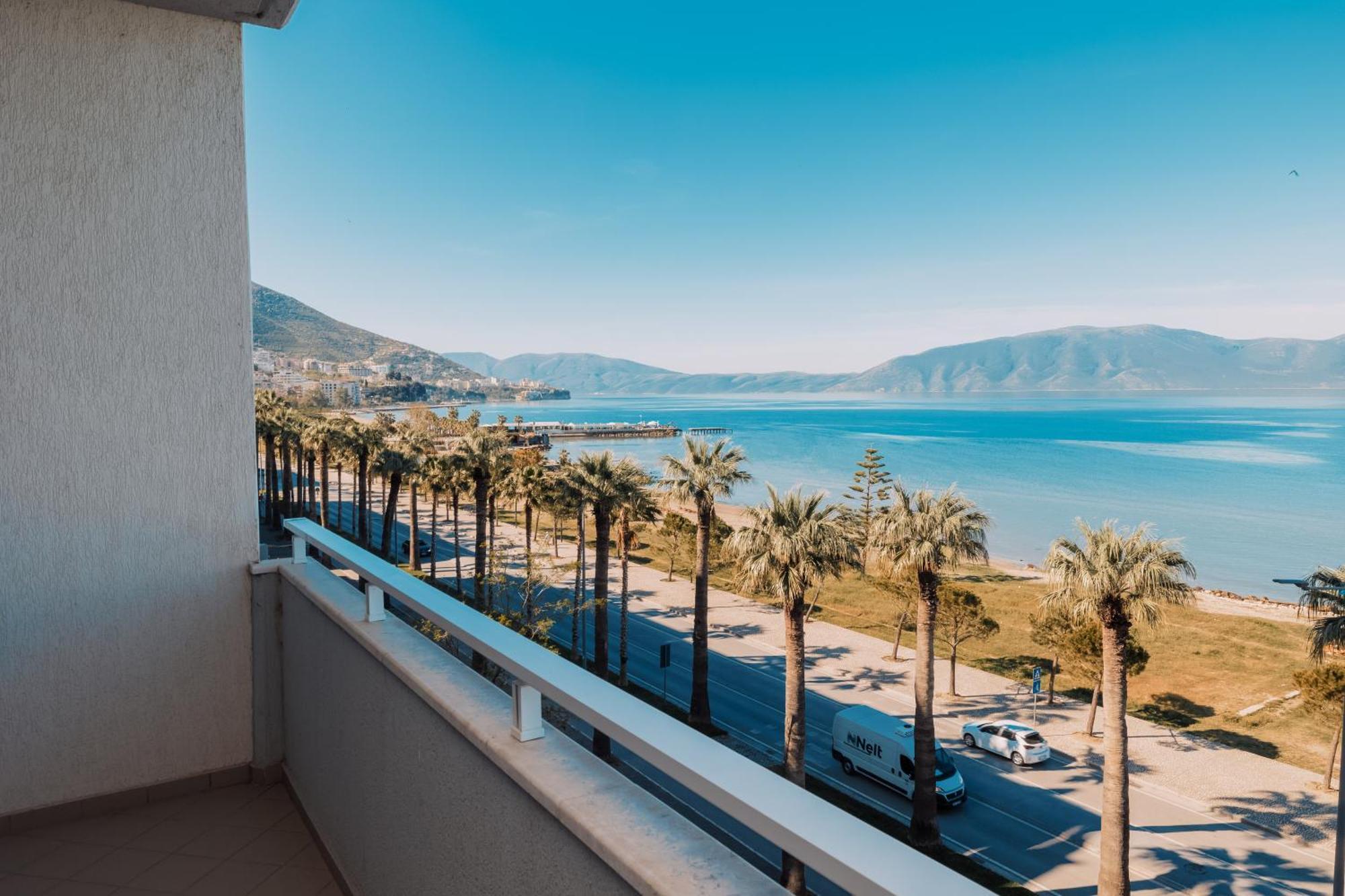 Duka Hotel Vlorë Екстериор снимка