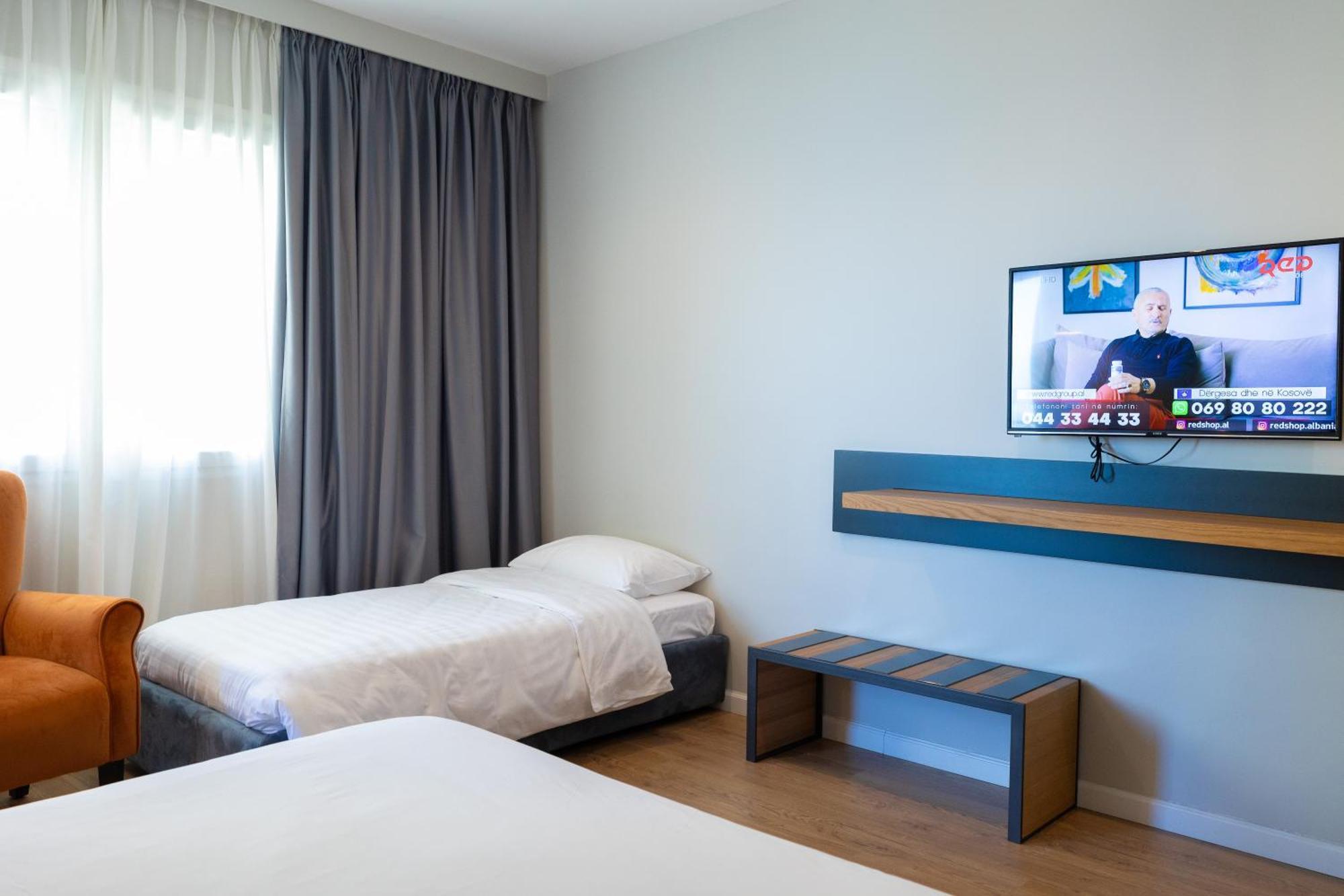 Duka Hotel Vlorë Екстериор снимка