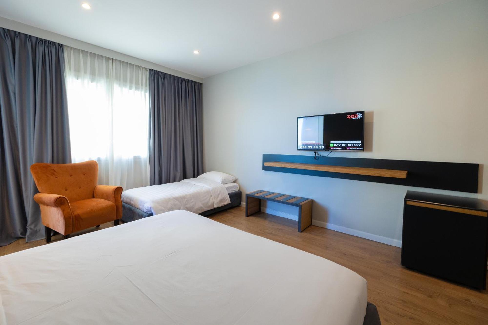 Duka Hotel Vlorë Екстериор снимка