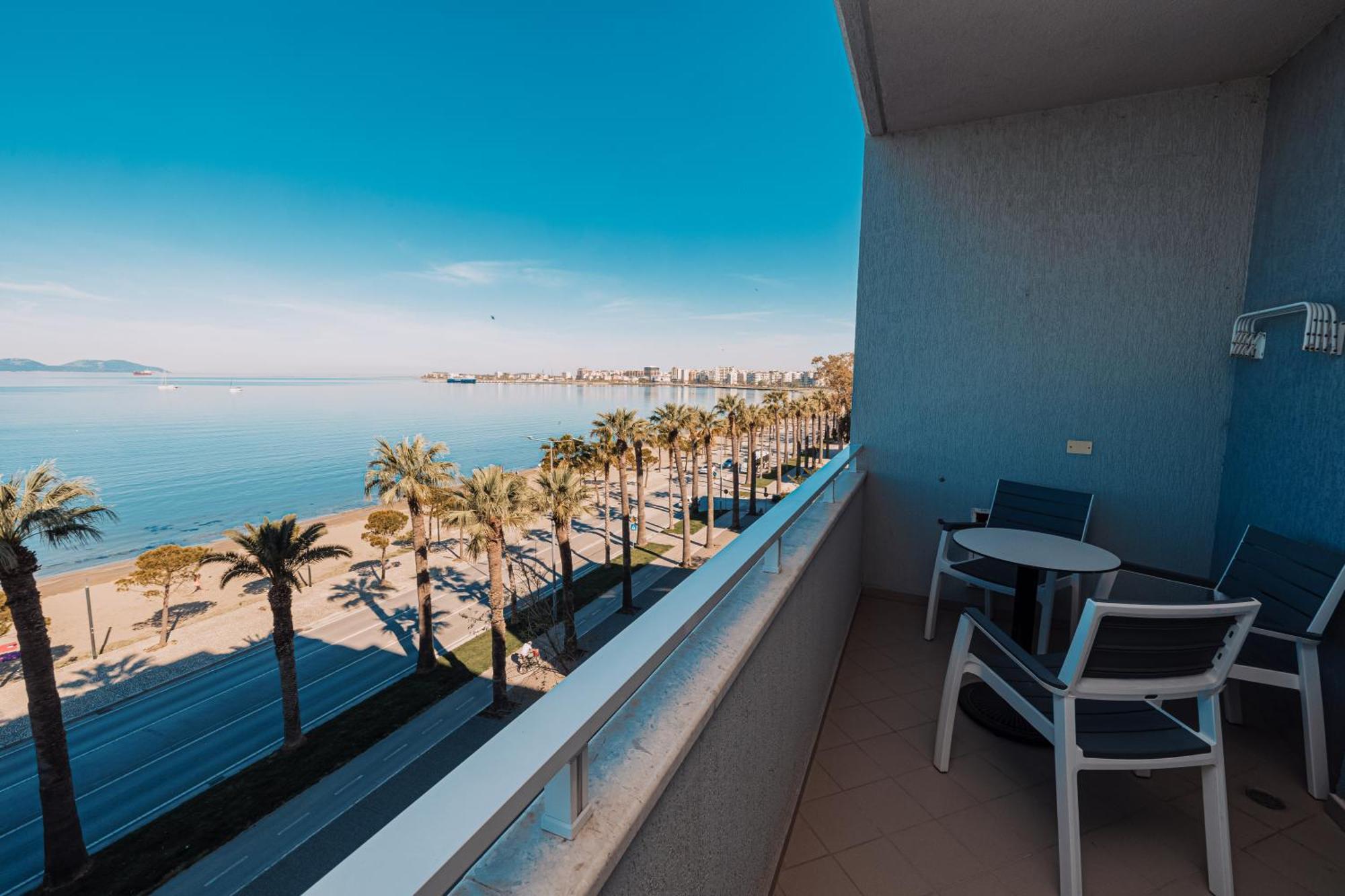 Duka Hotel Vlorë Екстериор снимка