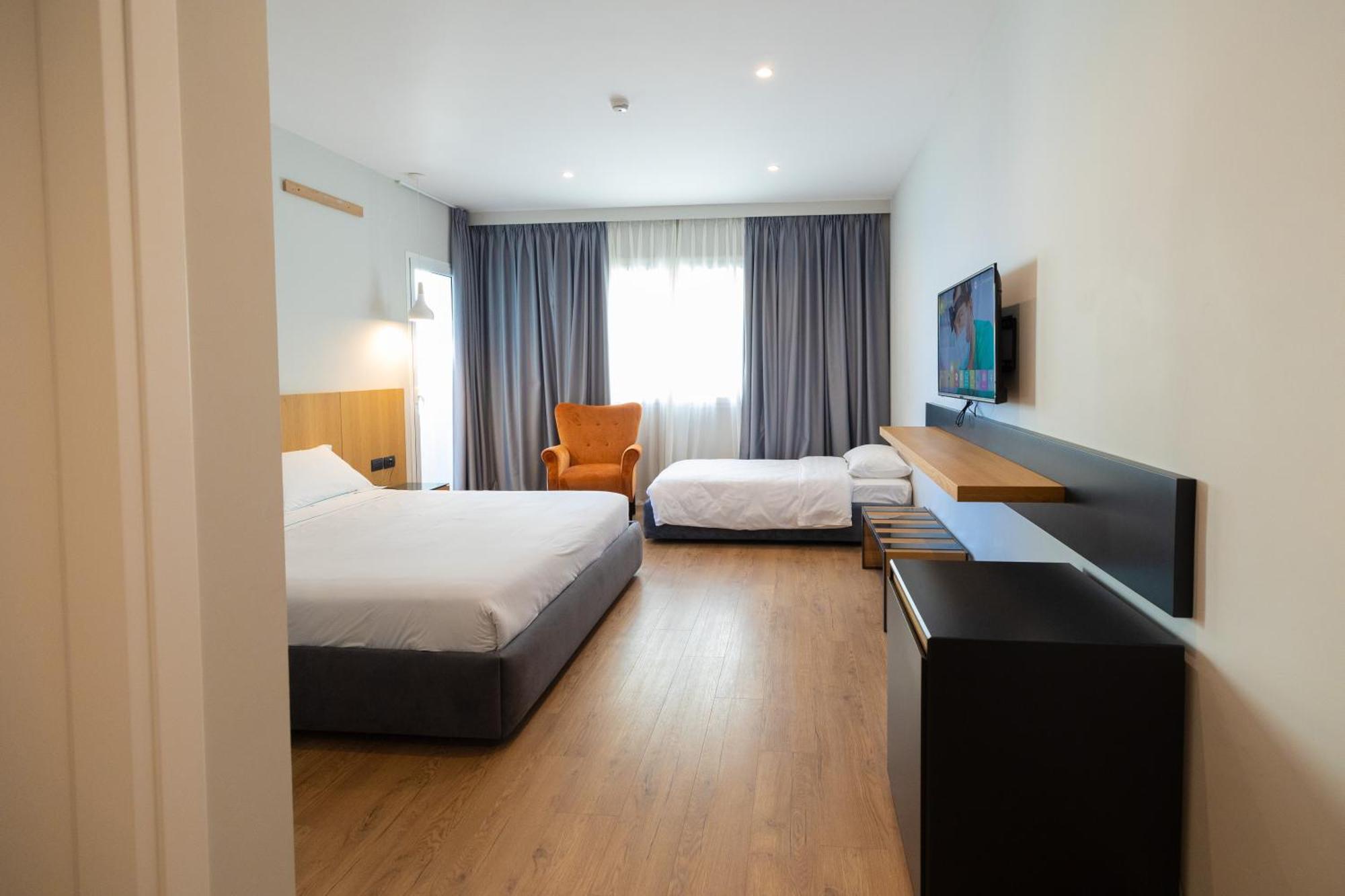 Duka Hotel Vlorë Екстериор снимка