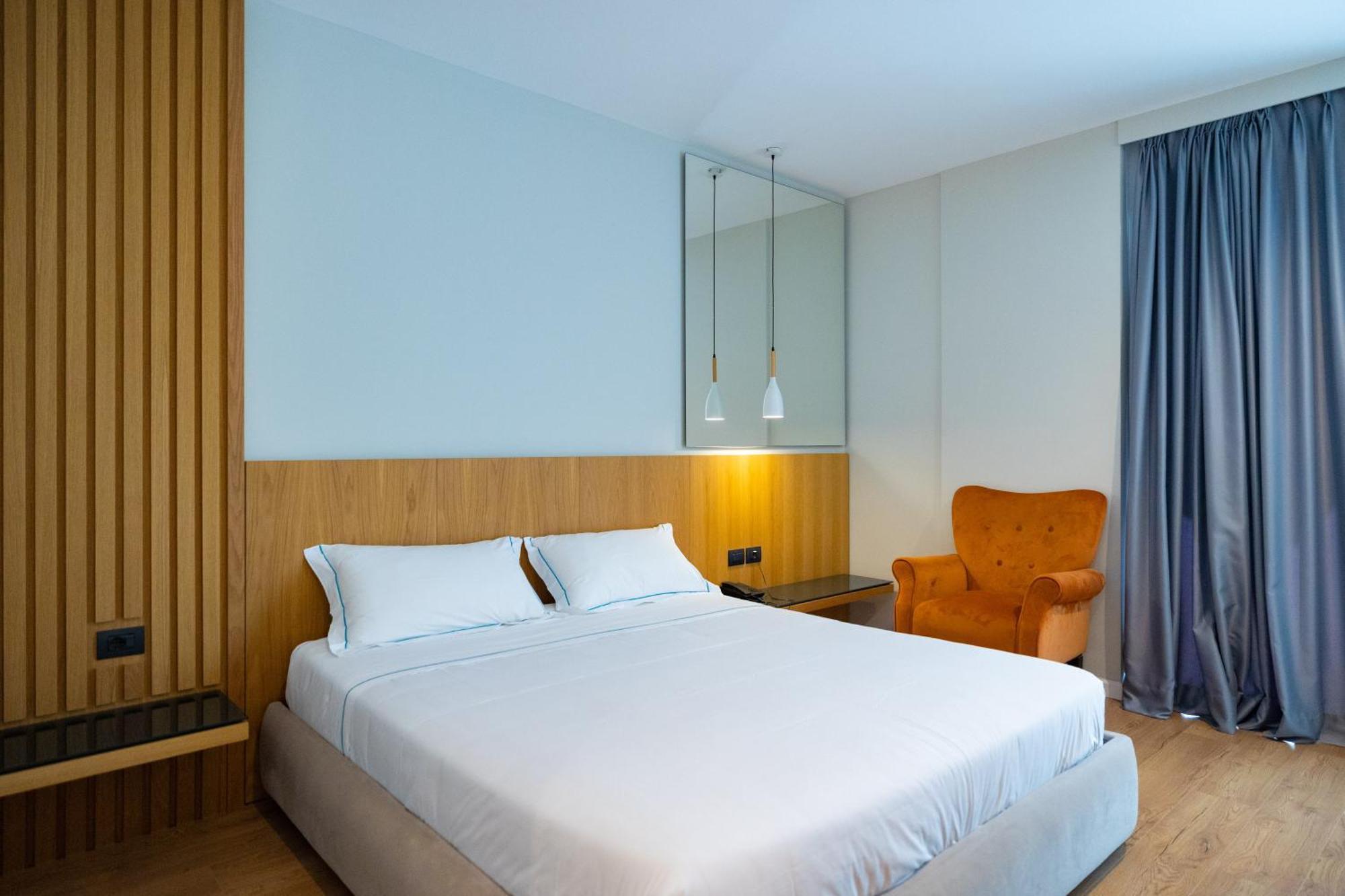Duka Hotel Vlorë Екстериор снимка