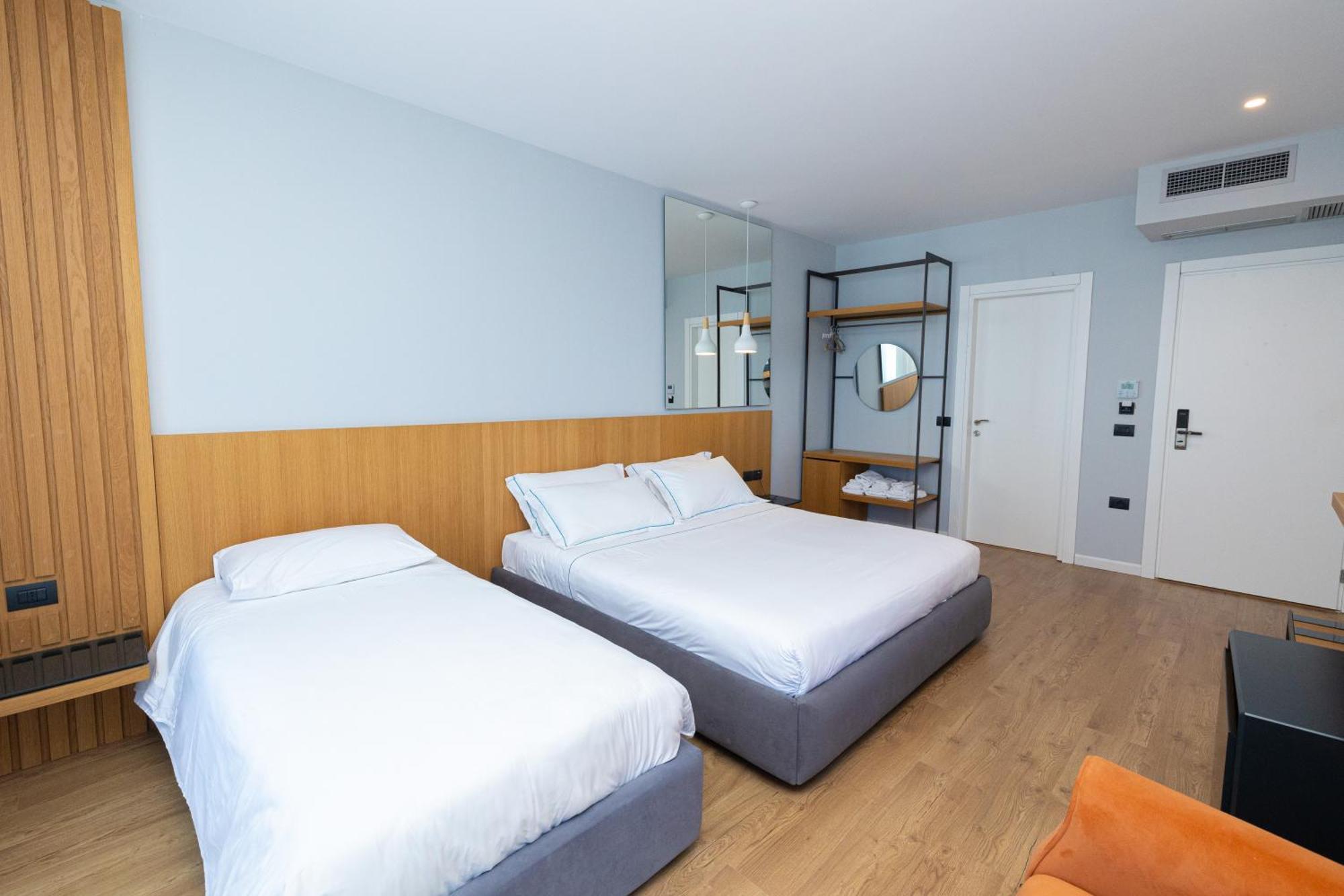 Duka Hotel Vlorë Екстериор снимка