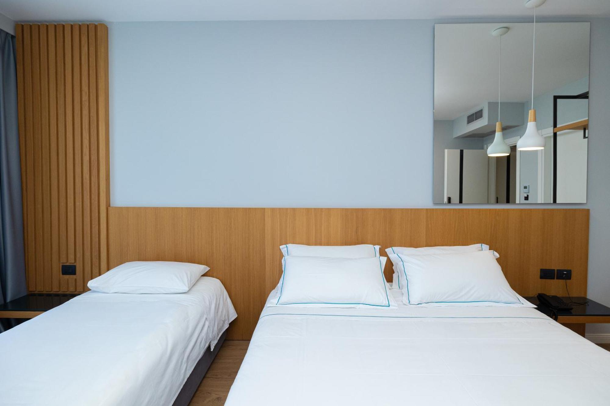 Duka Hotel Vlorë Екстериор снимка