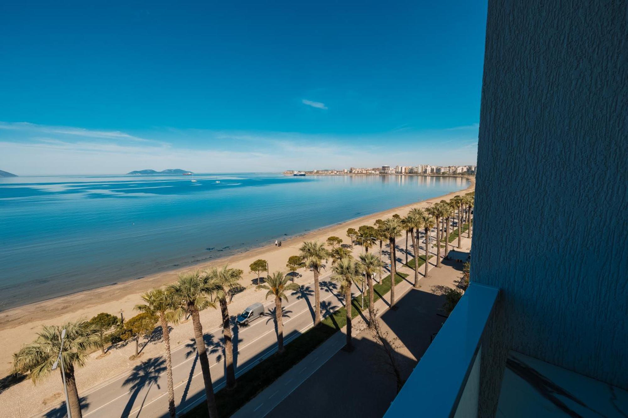 Duka Hotel Vlorë Екстериор снимка