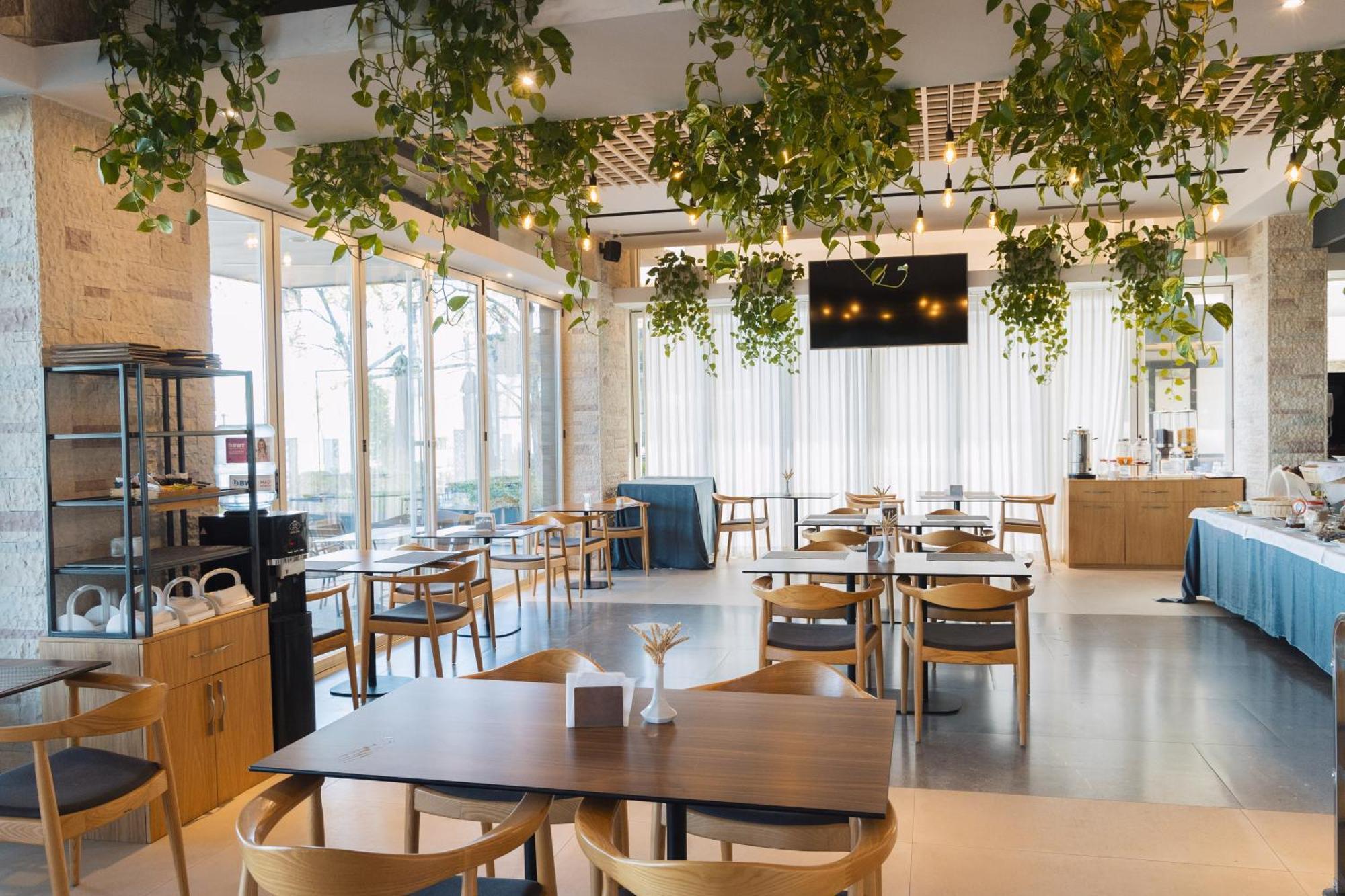 Duka Hotel Vlorë Екстериор снимка