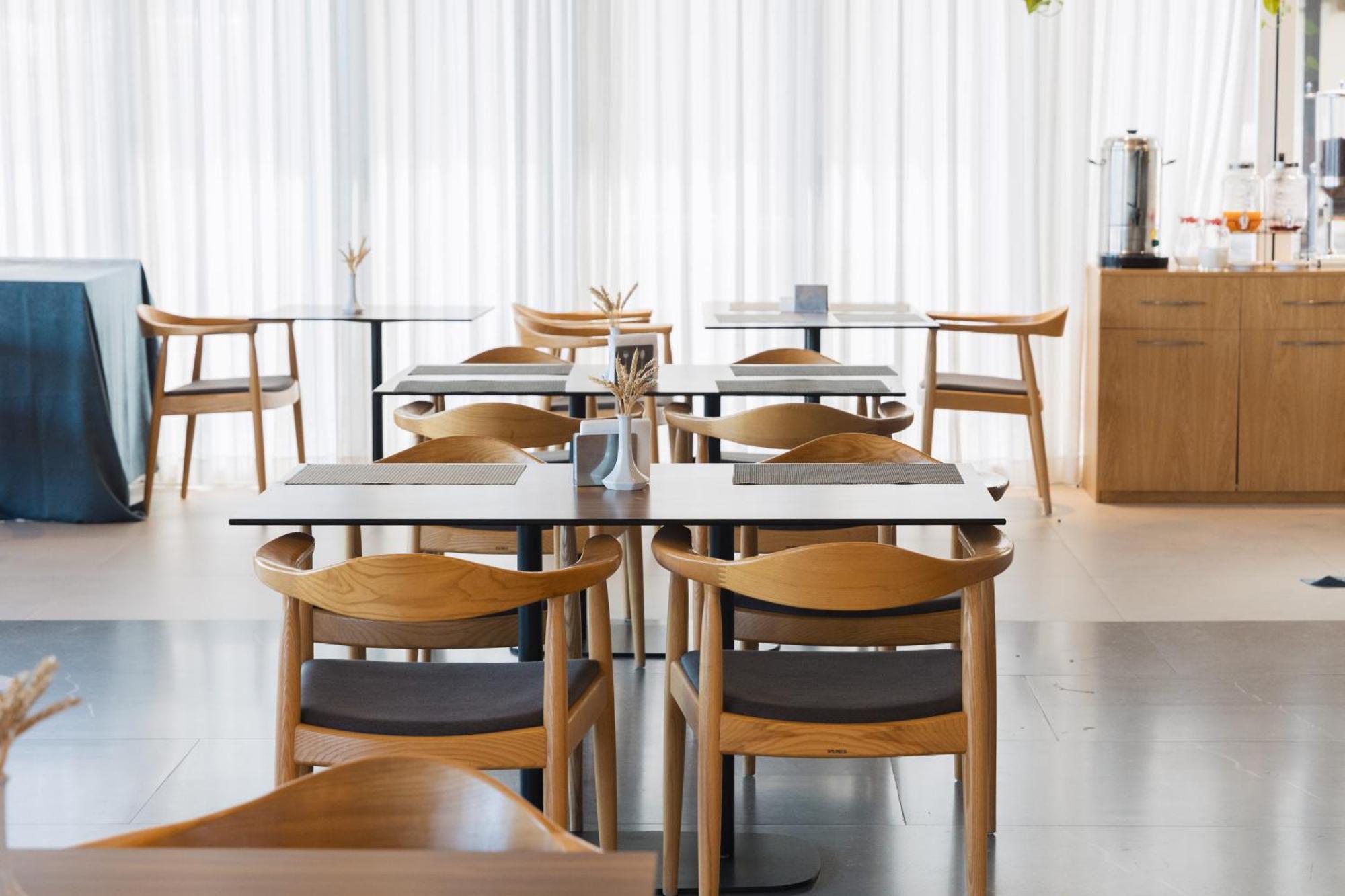 Duka Hotel Vlorë Екстериор снимка
