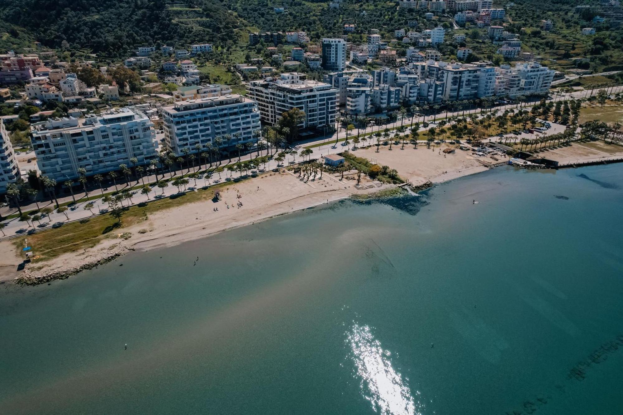 Duka Hotel Vlorë Екстериор снимка