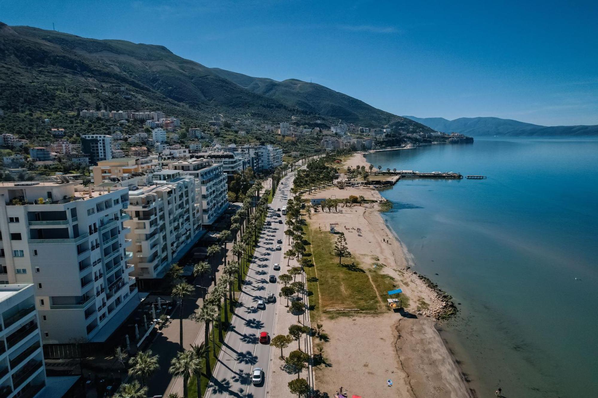 Duka Hotel Vlorë Екстериор снимка