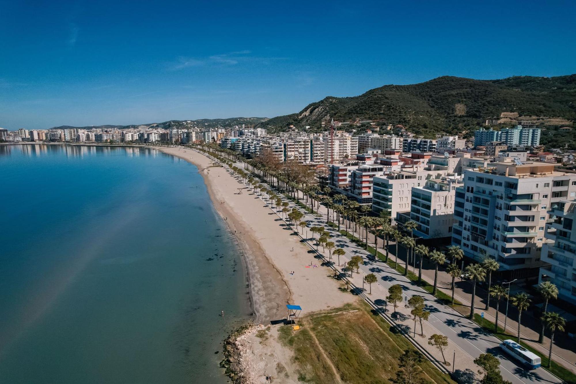 Duka Hotel Vlorë Екстериор снимка